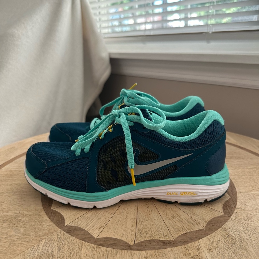 Nike Dual Fusion Sneakers